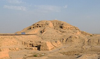 Ziggurat Mesopotamia — menara bertingkat yang menjadi latar belakang kisah Babel